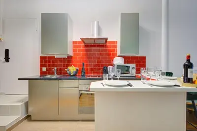 Cuisine ou kitchenette dans l'établissement Bluestay 108 - Superb apartment in Paris