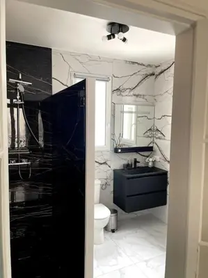 Salle de bains dans l'établissement Paris Luxury Family Getaway