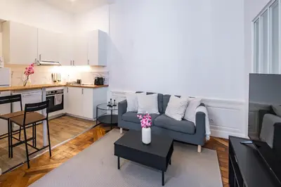 Cuisine ou kitchenette dans l'établissement Luxueux Appartement à Notre-Dame