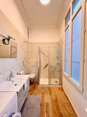 Salle de bains dans l'établissement Luxueux Appartement à Notre-Dame
