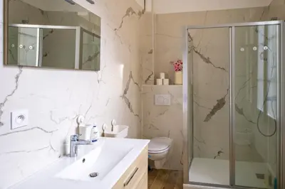 Salle de bains dans l'établissement Luxueux Appartement à Notre-Dame