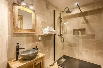 Salle de bains dans l'établissement P1- Wonderful Experience Near Montmatre for 4-6p