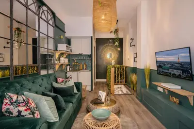 Télévision ou salle de divertissement dans l'établissement P2- Perfect Escape for 4 Near Montmartre
