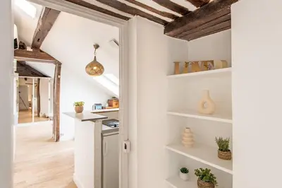Cuisine ou kitchenette dans l'établissement Heart of Saint-Germain only 3 minutes from the Amaizing Luxembourg Gardens