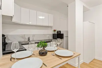Cuisine ou kitchenette dans l'établissement Perfect Emplacement Paris - Metro 1 min - Tour Eiffel 10min - Netflix