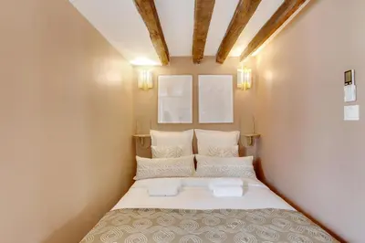 Un ou plusieurs lits dans un hébergement de l'établissement Stylish apartment in Le Marais