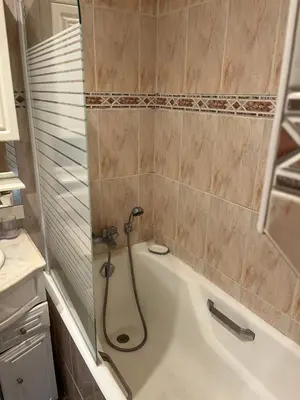 Salle de bains dans l'établissement Appartement à Levallois