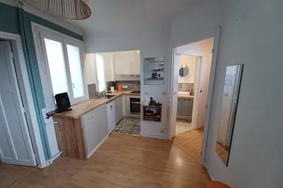 Cuisine ou kitchenette dans l'établissement Cosy apartment with all amenities
