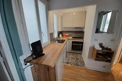 Cuisine ou kitchenette dans l'établissement Cosy apartment with all amenities