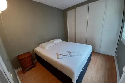 Un ou plusieurs lits dans un hébergement de l'établissement Cosy apartment with all amenities