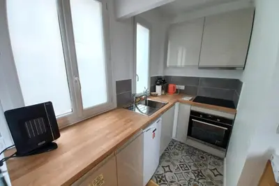 Cuisine ou kitchenette dans l'établissement Cosy apartment with all amenities