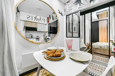Un ou plusieurs lits dans un hébergement de l'établissement La Rêverie - Love Room Paris - Jacuzzi Pro