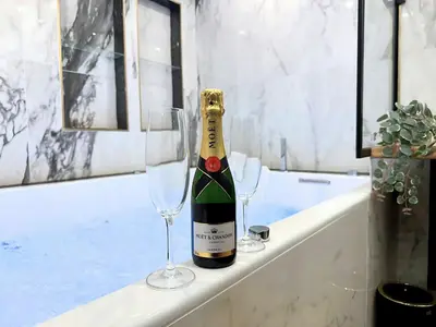 Boissons dans l'établissement La Rêverie - Love Room Paris - Jacuzzi Pro