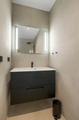 Salle de bains dans l'établissement Grand appartement climatisé Bastille - Marais