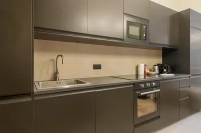 Cuisine ou kitchenette dans l'établissement Grand appartement climatisé Bastille - Marais