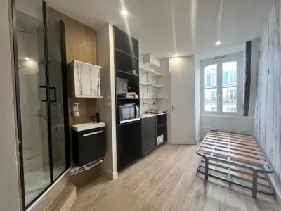 Cuisine ou kitchenette dans l'établissement Batignolles, Montmartre Chambre 12m2 , Metro 13 et 14