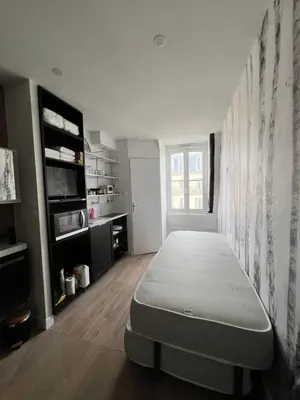 Cuisine ou kitchenette dans l'établissement Batignolles, Montmartre Chambre 12m2 , Metro 13 et 14