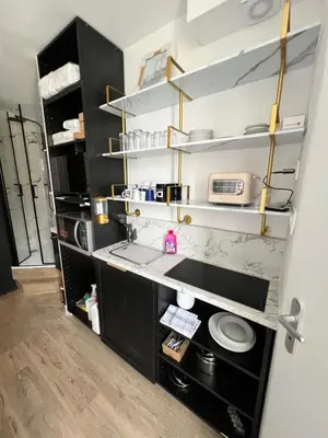 Cuisine ou kitchenette dans l'établissement Batignolles, Montmartre Chambre 12m2 , Metro 13 et 14