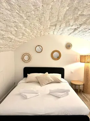 Un ou plusieurs lits dans un hébergement de l'établissement Apartment Saint Germain des Pres Bon Marche by Studio Prestige