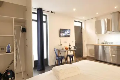Cuisine ou kitchenette dans l'établissement MyKeypers - Cozy Studio near Canal Saint Martin