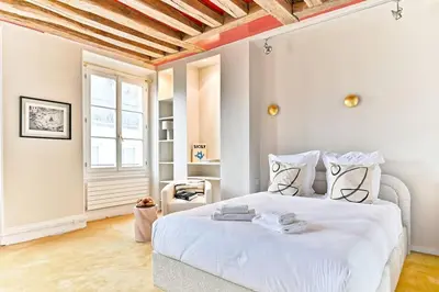 Un ou plusieurs lits dans un hébergement de l'établissement Chic appartement dans le prestigieux 7ème arrondissement
