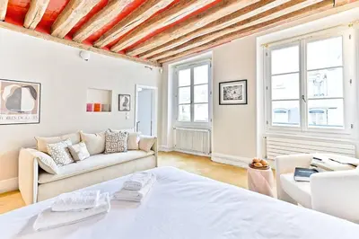 Coin salon dans l'établissement Chic appartement dans le prestigieux 7ème arrondissement