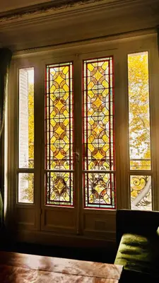 Coin salon dans l'établissement Charme, confort et tradition à côté de Montmartre