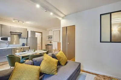 Cuisine ou kitchenette dans l'établissement Charming Apartment Center of Paris by Studio Prestige
