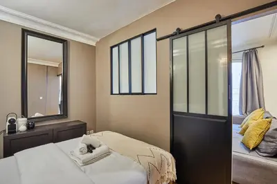 Un ou plusieurs lits dans un hébergement de l'établissement Charming Apartment Center of Paris by Studio Prestige