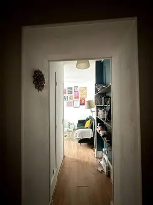 Bibliothèque dans l'appartement