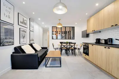 Cuisine ou kitchenette dans l'établissement Super appartement 2BR 6P Bastille