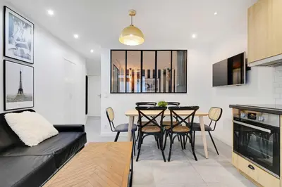 Cuisine ou kitchenette dans l'établissement Super appartement 2BR 6P Bastille