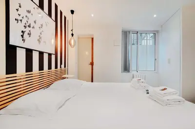 Un ou plusieurs lits dans un hébergement de l'établissement Super appartement 2BR 6P Bastille