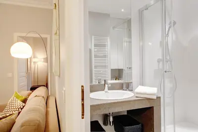 Salle de bains dans l'établissement Blanc Manteau Residence