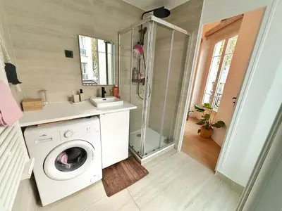 Salle de bains dans l'établissement Appartement Calme et Cozy en plein Paris