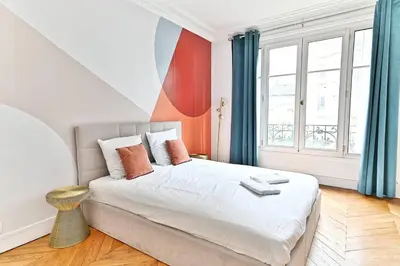 Un ou plusieurs lits dans un hébergement de l'établissement Appartement Haussmannien lumineux et central- II
