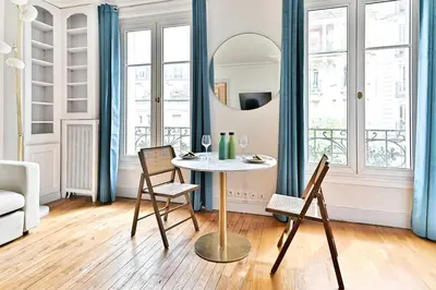 Plan de l'établissement Appartement Haussmannien lumineux et central- II