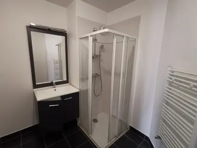 Salle de bains dans l'établissement Appartement Cosy à Clichy, avec parking ,proche Paris!