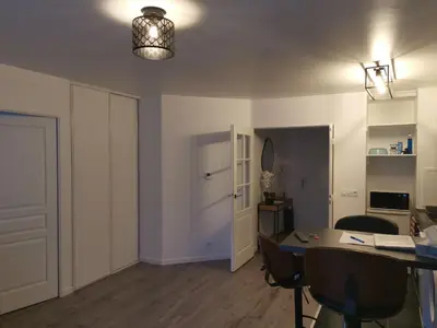 Cuisine ou kitchenette dans l'établissement Appartement Cosy à Clichy, avec parking ,proche Paris!