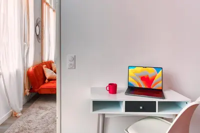 Télévision ou salle de divertissement dans l'établissement Pablo Picasso - Appt à 30min de Montmartre
