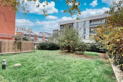 Jardin de l'établissement La Plume d'Hugo - Appt Duplex pour 8