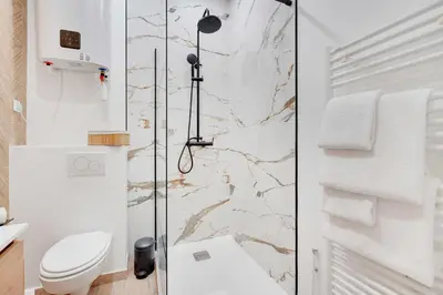 Salle de bains dans l'établissement Classy studio - Marais Bastille