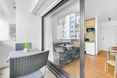 Cuisine ou kitchenette dans l'établissement La Felicita - Studio avec Balcon Paris - Netflix