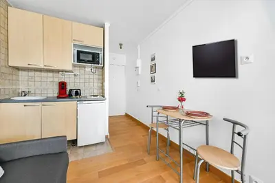 Cuisine ou kitchenette dans l'établissement La Felicita - Studio avec Balcon Paris - Netflix