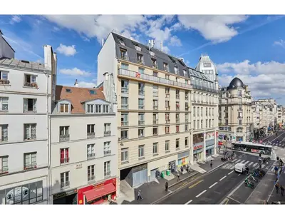 Vue générale sur Paris ou vue de la ville depuis l'appartement