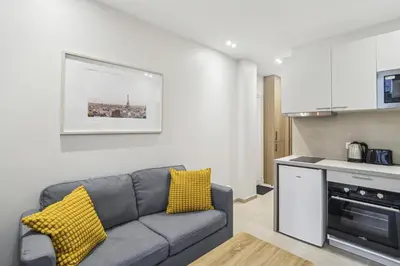 Cuisine ou kitchenette dans l'établissement Appartement Elegant 1BDR-2P - Paris Expo