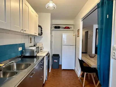 Cuisine ou kitchenette dans l'établissement Appartement 5 personnes Léon Frot PARIS