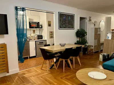 Cuisine ou kitchenette dans l'établissement Appartement 5 personnes Léon Frot PARIS