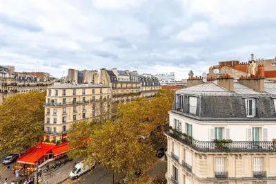 Vue générale sur Paris ou vue de la ville depuis l'appartement