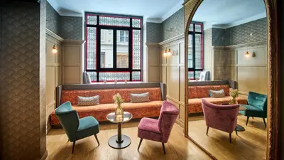 Coin salon dans l'établissement Hôtel La Tamise - Esprit de France